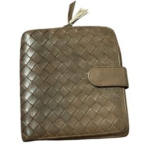 BOTTEGA VENETA Intrecciato - Brown Leather Bifold Wallet Woven Leather Design